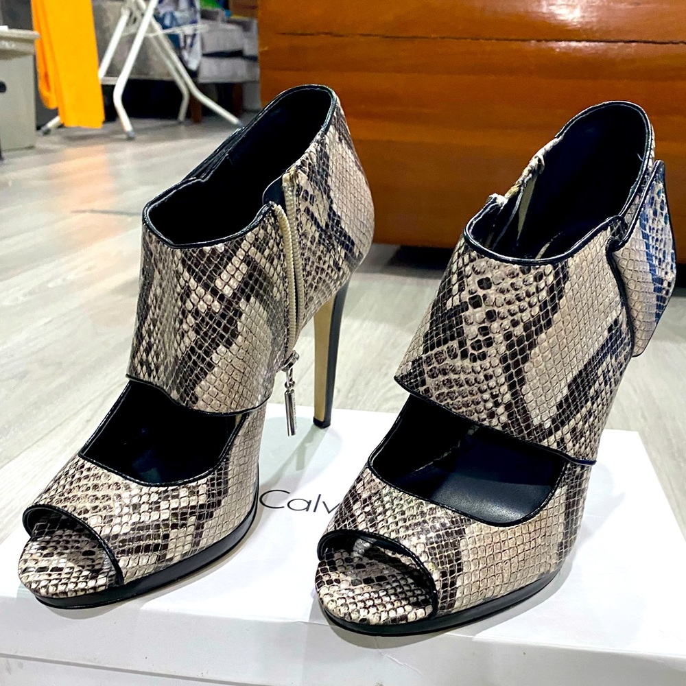 Calvin Klein: Lenora Classic Python Print Open To… - image 1